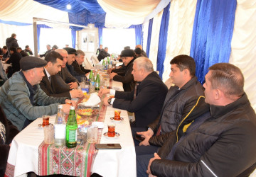Rayon rəhbəri 2-ci dərəcəli müharibə əlili Ramil Hüseynovun atasının yas mərasimində iştirak edib
