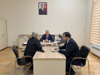 Rayon rəhbəri vətəndaş müraciətlərini dinləyib