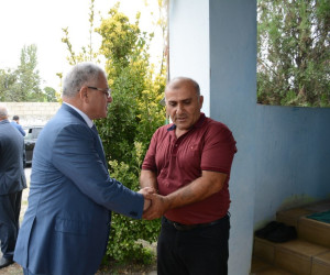 Rayon rəhbəri “Konstitusiya və Suverenlik İli” çərçivəsində Soyulan və Hacallı kəndindən olan şəhid ailələri və qazilərlə görüş keçirib