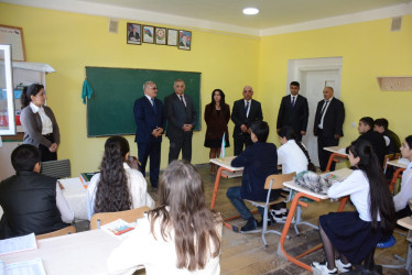 Rayon rəhbəri Seydimli kənd tam orta məktəbində mövcud şəraitlə tanış olub
