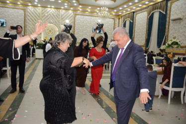 Rayon rəhbəri Vətən Müharibəsi şəhidi Təbriz Cəfərovun qardaşının toy şənliyində iştirak edib