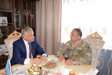 İcra başçısı Vətən Müharibəsi əlili Rasim İsaxovu ziyarət edib