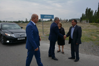 İcra başçısı Dəmirçilər kəndindən olan şəhid İsmayıllı Şamilin ailəsi ilə görüşüb