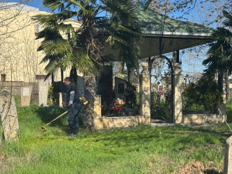 Aprel döyüşləri şəhidi Nicat İsgəndərovun qəbirüstü abidəsinin ətrafında təmizlik işləri aparılıb