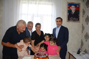 İcra başçısı şəhid anası Sevil Abbasovanı 60 illik yubileyi münasibəti ilə təbrik edib