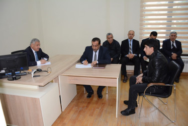 Rayon rəhbəri vətəndaş müraciətlərini dinləyib