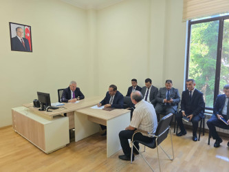 Rayon rəhbəri vətəndaş müraciətlərini dinləyib