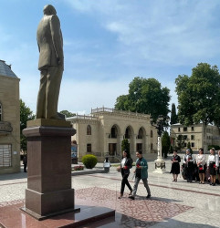 “Azərbaycanın dövlət müstəqilliyi əbədidir, sarsılmazdır, dönməzdir!” mövzusunda  “dəyirmi masa” keçirilib