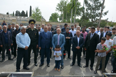 Rayon rəhbəri Vətən müharibəsi şəhidi Qəhramanlı Yaqub Abdulla oğlunun ikinci il dönümü münasibəti ilə ailəsini ziyarət edib