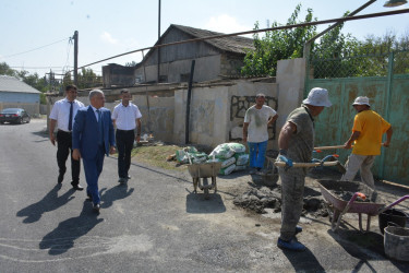 İcra başçısı şəhərin təmir işləri aparılan küçələrində görülən işlərə baxış keçirib