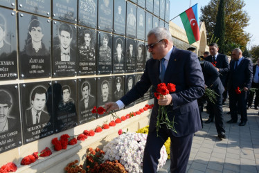 Tərtərdə 44 günlük Vətən müharibəsində qazanılan Şanlı Zəfərin 5-ci ildönümü münasibəti ilə Şəhidlər Abidə Kompleksi ziyarət edilib