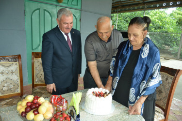 Tərtərdə şəhid ailələrinə, qazilərə qayğı həmişə diqqət mərkəzindədir: Rayon rəhbəri 75 yaşlı şəhid anasını ziyarət edib