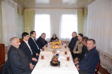 İcra başçısı şəhidin həyat yoldaşı Şirin İsmayılovanı 80 illik yubileyi münasibəti ilə təbrik edib