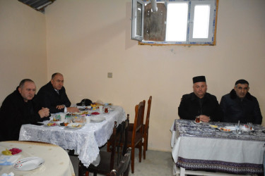 Rayon rəhbəri şəhid anasının yas mərasimində iştirak edib
