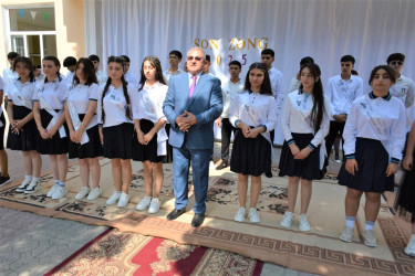 Ümumtəhsil məktəblərində “son zəng” çalındı: rayon rəhbəri məzunları təbrik etdi