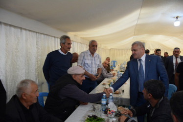 Rayon rəhbəri Birinci Qarabağ müharibəsi əlilinin övladının yas mərasimində iştirak edib