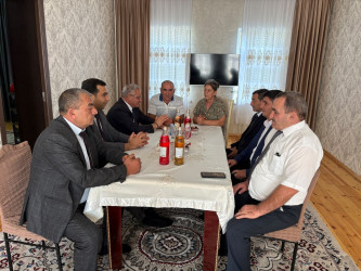 Tərtər Rayon İcra Hakimiyyətinin başçısı 27 Sentyabr – Anım Günü ilə əlaqədar şəhid Məftun Əhmədzadənin ailəsini ziyarət edib