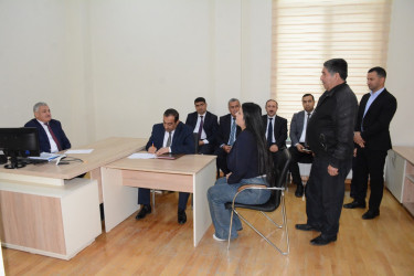 Rayon rəhbəri vətəndaş müraciətlərini dinləyib