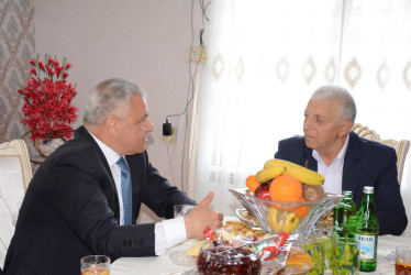 İcra başçısı Birinci Qarabağ müharibəsi əlili Aqif Hüseynovu ziyarət edib