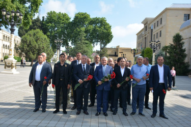 Ağdərə Su Meliorasiya Sistemləri İstismarı İdarəsinin işçiləri Tərtərdə Ulu Öndər Heydər Əliyevin abidəsini ziyarət ediblər