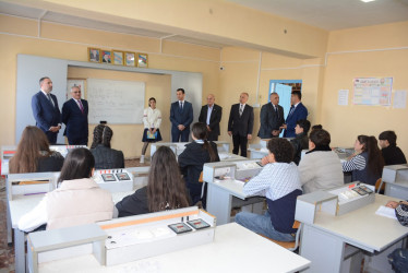 Rayon rəhbəri Qaradağlı kənd tam orta məktəbində mövcud şəraitlə tanış olub