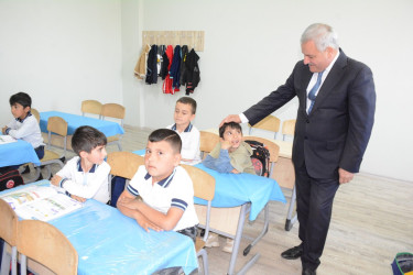 Rayon rəhbəri Azad Qaraqoyunlu kənd tam orta məktəbində mövcud şəraitlə tanış olub