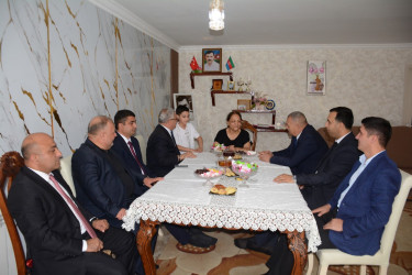 Tərtər Rayon İcra Hakimiyyətinin başçısı 27 Sentyabr – Anım Günü ilə əlaqədar Vətən müharibəsinin mülki şəhidi Vasif  Rüstəmovun ailəsini ziyarət edib