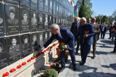 Tərtərdə 27 sentyabr-Anım Günü ilə əlaqədar Şəhidlər Abidə Kompleksi ziyarət edilib