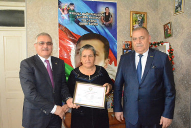 Rayon rəhbəri “Konstitusiya və Suverenlik İli” çərçivəsində mülki şəhid anası Könül İbrahimovanı ad günü münasibəti ilə təbrik edib