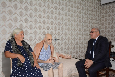 Tərtər Rayon İcra Hakimiyyətinin başçısı 27 Sentyabr – Anım Günü ilə əlaqədar Vətən müharibəsi şəhidi Əliyev Elməddinin ailəsini ziyarət edib