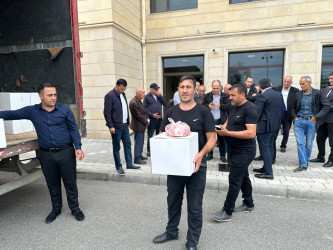 Milli Məclisin deputatı Ağalar Vəliyev Qurban bayramı münasibətilə ağsaqqalları təbrik edib onlara bayram sovqatları göndərib