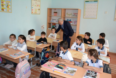 Rayon rəhbəri Düyərli kənd ümumi orta məktəbində mövcud şəraitlə tanış olub