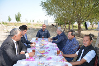 Rayon rəhbəri mülki şəhid Həsənov Zabil Məhəmməd oğlunun ikinci ildönümü ilə əlaqədar ailəsini ziyarət edib