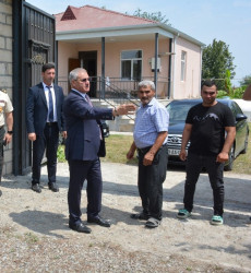 İcra başçısı Birinci Qarabağ müharibəsi əlili Tofiq Quluyevi ziyarət edib