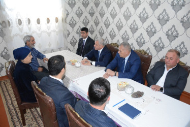 Rayon rəhbəri “Konstitusiya və Suverenlik İli” çərçivəsində şəhid Bağırlı Mirsədinin ailəsini ziyarət edib