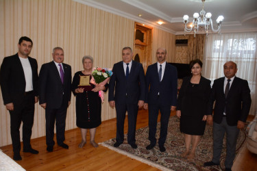 Tərtər Rayon İcra Hakimiyyətinin başçısı Müstəqim Məmmədov  “Əməkdar müəllim” Fazilə Kərimovanı 65 illik yubileyi münasibətilə ziyarət edib