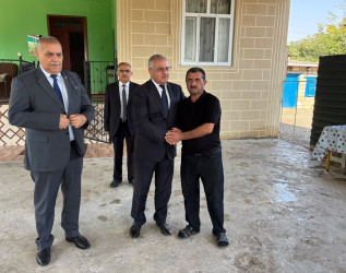 Tərtər Rayon İcra Hakimiyyətinin başçısı 27 Sentyabr – Anım Günü ilə əlaqədar Antiterror əməliyyatları şəhidi Elnur İbrahimovun ailəsini ziyarət edib