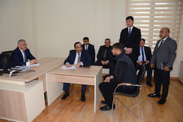 Rayon rəhbəri vətəndaş müraciətlərini dinləyib