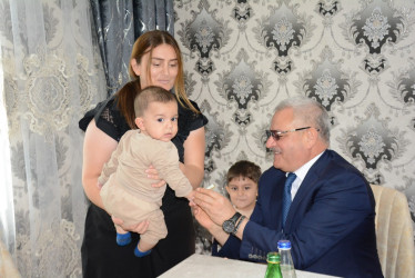 Rayon rəhbəri “Konstitusiya və Suverenlik İli” çərçivəsində Antiterror şəhidi Cavid Səfərovun ailəsini ziyarət edib