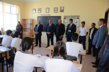 Rayon rəhbəri Kəngərli kənd tam orta məktəbində mövcud şəraitlə tanış olub