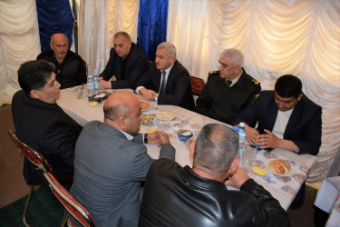 Rayon rəhbəri şəhid Arif Muxtarovun anasının yas mərasimində iştrak edib