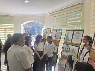 27 sentyabr-Anım Gününə həsr edilmiş məktəblilərin rəsm və əl işlərindən ibarət sərgi  keçirilib
