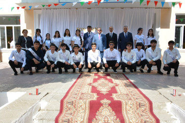 Ümumtəhsil məktəblərində “son zəng” çalındı: rayon rəhbəri məzunları təbrik etdi
