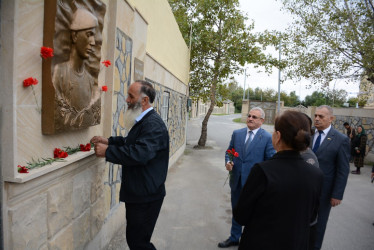Rayon rəhbəri 27 sentyabr-Anım Gününün beşinci ildönümü ilə əlaqədar 3-cü dərəcəli “Vətənə xidmətə görə” ordenli şəhid Kənan Ağayevin ailə üzvləri ilə birlikdə onun adını daşıyan küçədə aparılan əsaslı təmir işləri ilə tanış olublar