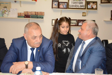 Rayon rəhbəri “Konstitusiya və Suverenlik İli” çərçivəsində Seydimli kəndindən olan şəhid ailələri və qazilərlə görüş keçirib