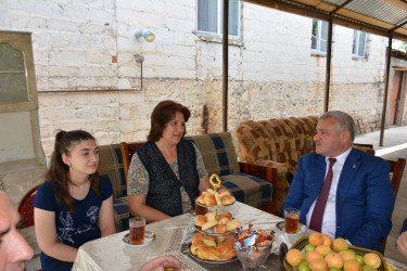 Rayon rəhbəri “Konstitusiya və Suverenlik İli” çərçivəsində birinci Qarabağ müharibəsi şəhidi Qurban Quluyevin ailəsini ziyarət edib