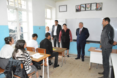 Rayon rəhbəri Dəmirçilər kənd tam orta məktəbində mövcud şəraitlə tanış olub