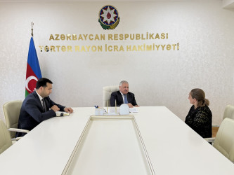 Rayon rəhbəri vətəndaş müraciətlərini dinləyib