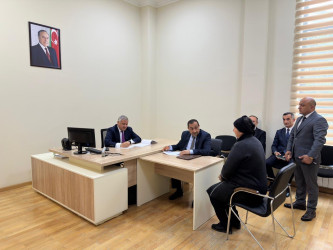 Rayon rəhbəri vətəndaş müraciətlərini dinləyib