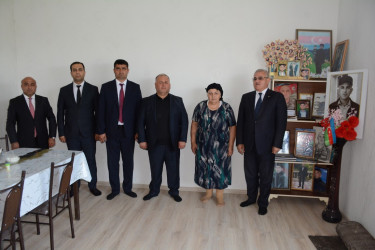 Tərtər Rayon İcra Hakimiyyətinin başçısı 27 Sentyabr – Anım Günü ilə əlaqədar Vətən müharibəsinin mülki şəhidi Həsən Məmmədovun ailəsini ziyarət edib